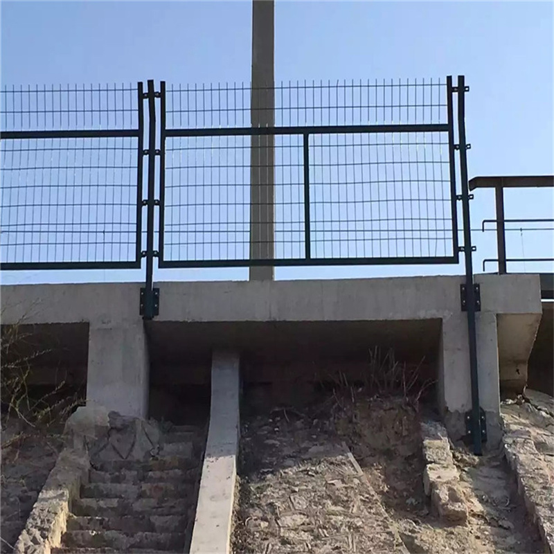8001型铁路隔离栅  铁路沿线隔离网详细介绍