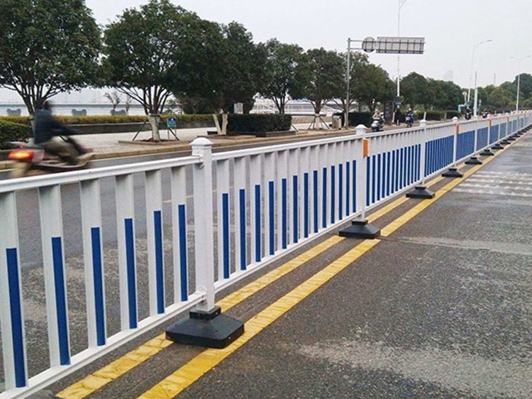 M式道路中央护栏图片2