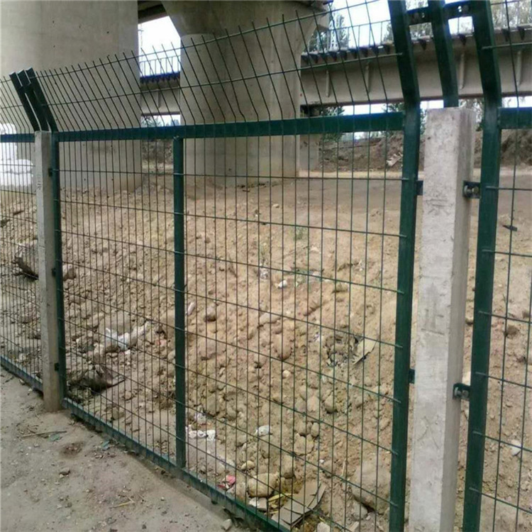 高铁桥墩防护栅栏