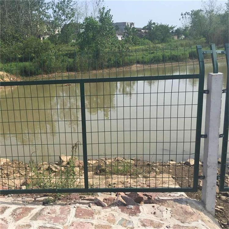 铁路线路防护栅栏金属网片图片2