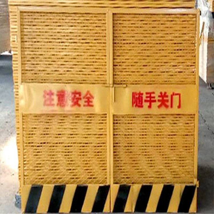 施工电梯门